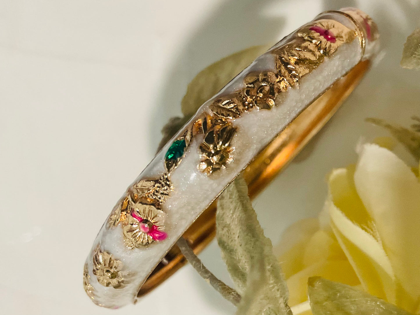 Retro White Enamel Bangle