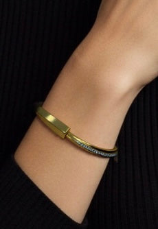 Amelia Bangle
